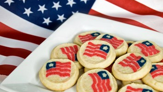 Sarah Palin Defends Innocent Cookies From Alleged Liberal Onslaught